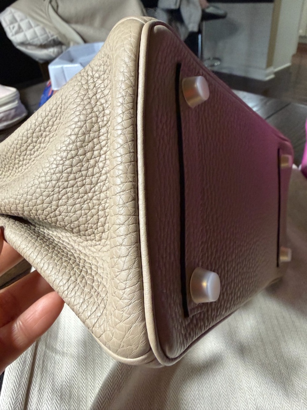 Hermès
Gris Tourterelle Togo Birkin 25 Gold Hardware, 2022 stamp U - Picture 7 of 14